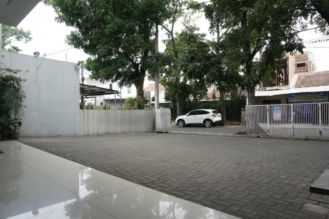 Residences by RedDoorz Syariah @ Buah Batu Bandung Luaran gambar